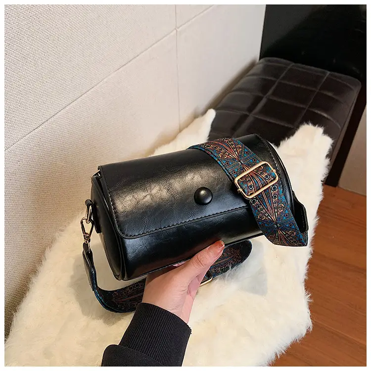 Women's Brown Leather Crossbody Bag with Wide Strap — feature 7