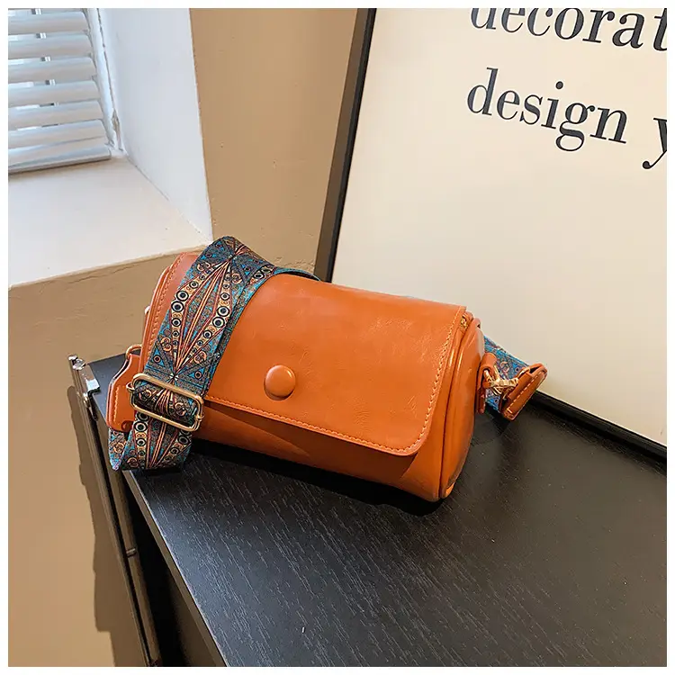 Women's Brown Leather Crossbody Bag with Wide Strap — feature 8