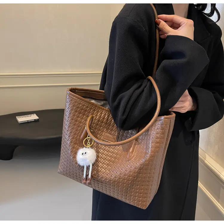 Brown Quilted Women's Shoulder Bag Large Capacity β feature 10