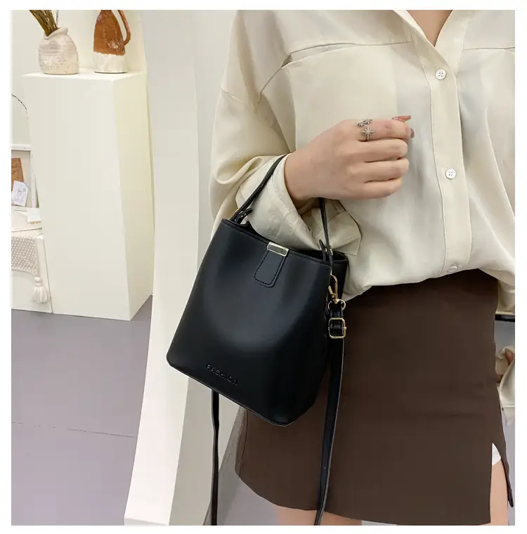 Women's White Korean Style Crossbody Bag 2021 — feature 10