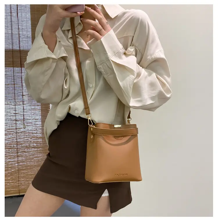 Women's White Korean Style Crossbody Bag 2021 — feature 11