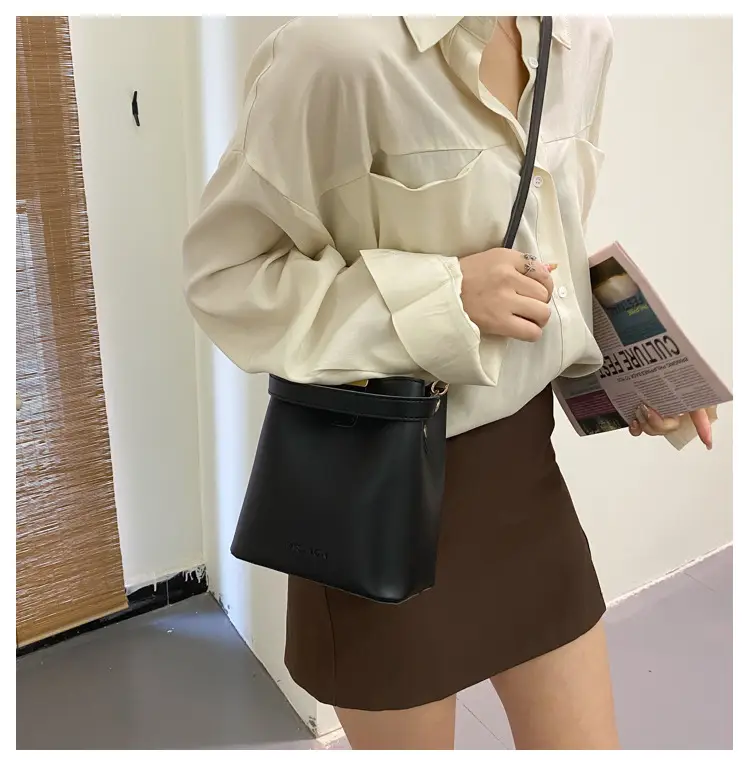 Women's White Korean Style Crossbody Bag 2021 — feature 9