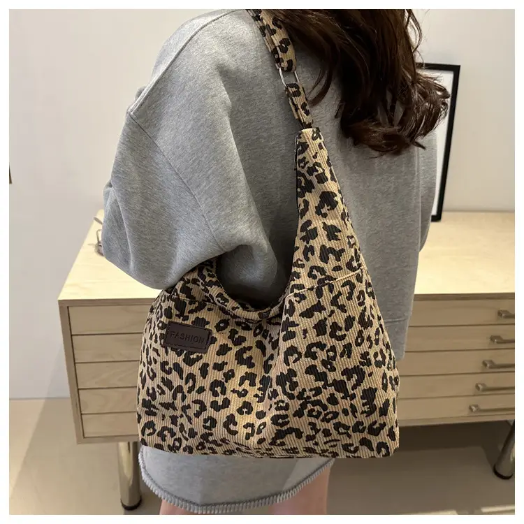 Leopard Print Large Capacity Shoulder Tote Bag 2025 — feature 10