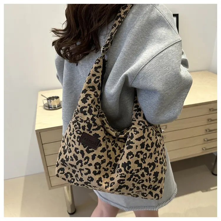 Leopard Print Large Capacity Shoulder Tote Bag 2025 — feature 11