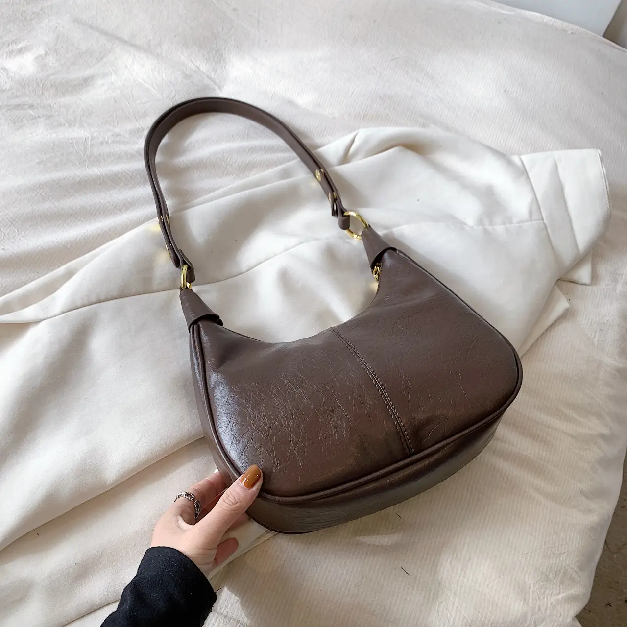 Women's Tan Leather Crossbody Bag with Gold Handle - Image 2