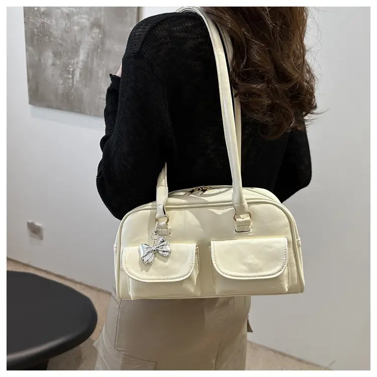White American Retro Hand Bowling Bag 2025 — feature 9
