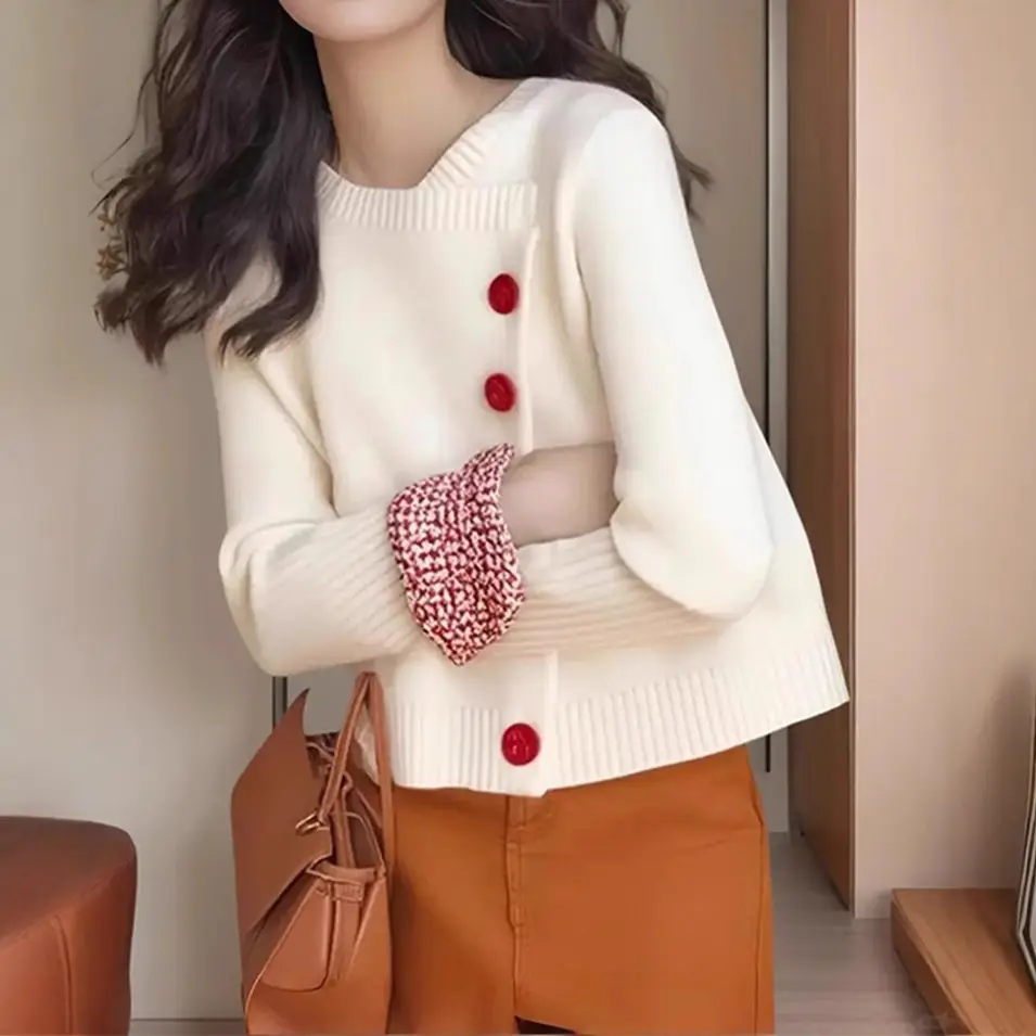 White Knitted Cardigan Top for Women Winter New Year - Image 4