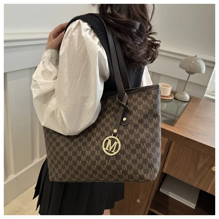 Women's Printed Checkered Tote Bag Large Capacity Commuter Shoulder Bag — feature 17