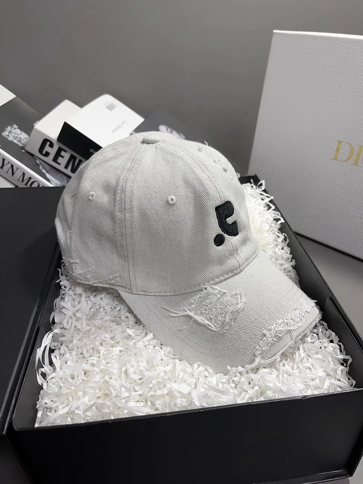 Blue Washed Baseball Cap for Men Women Couple — feature 4
