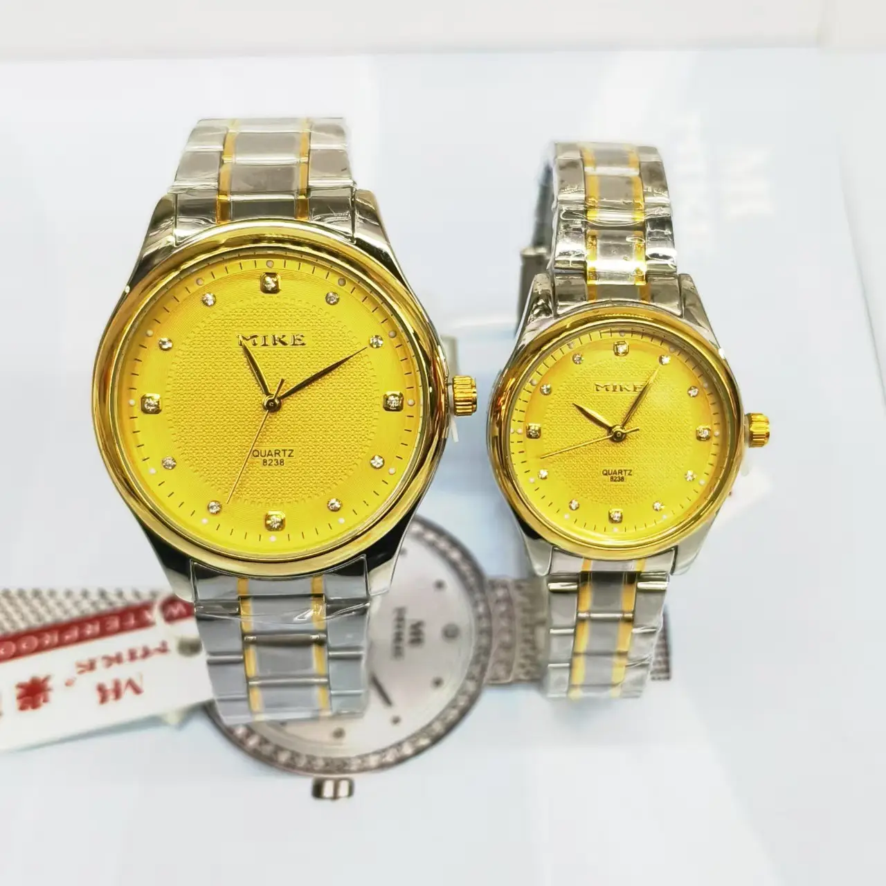 Couple Quartz Watches Gold Silver Strap Waterproof - Image 4