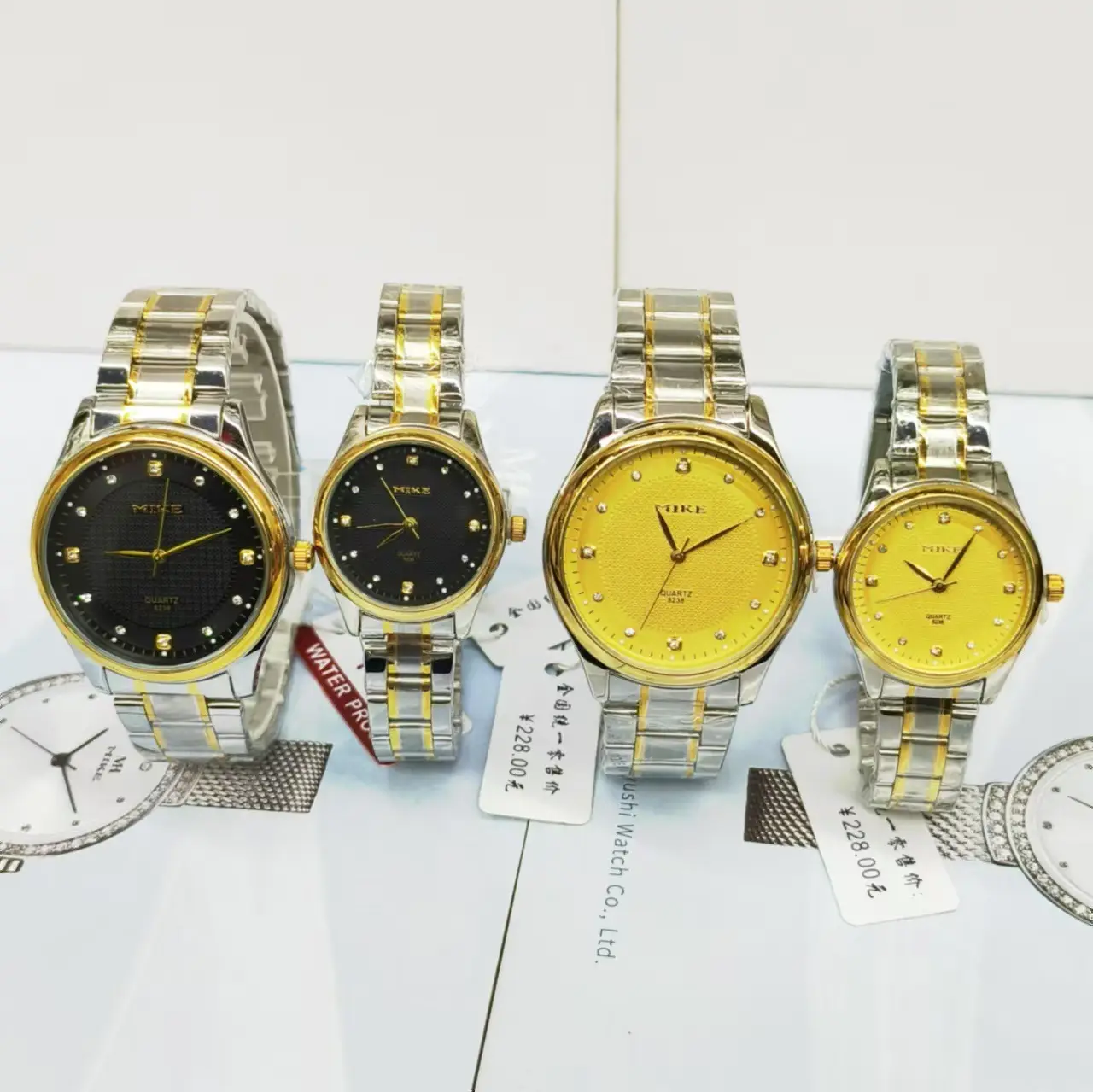 Couple Quartz Watches Gold Silver Strap Waterproof — feature 2