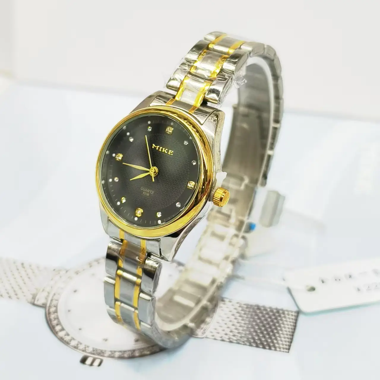 Couple Quartz Watches Gold Silver Strap Waterproof — feature 5
