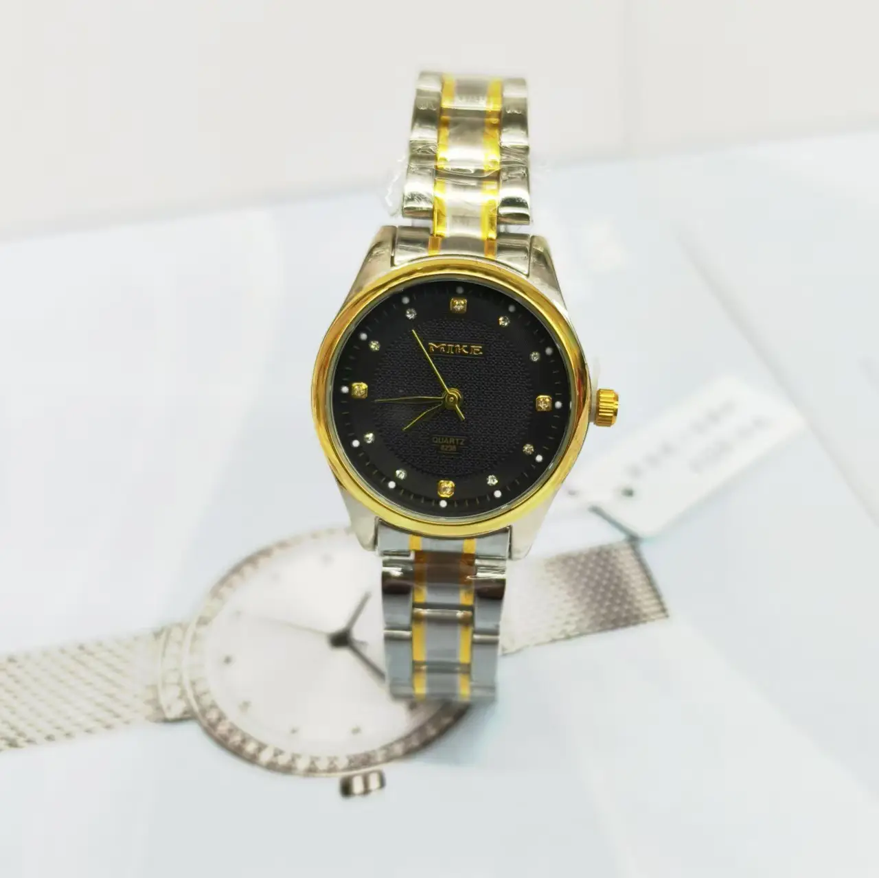 Couple Quartz Watches Gold Silver Strap Waterproof — feature 6