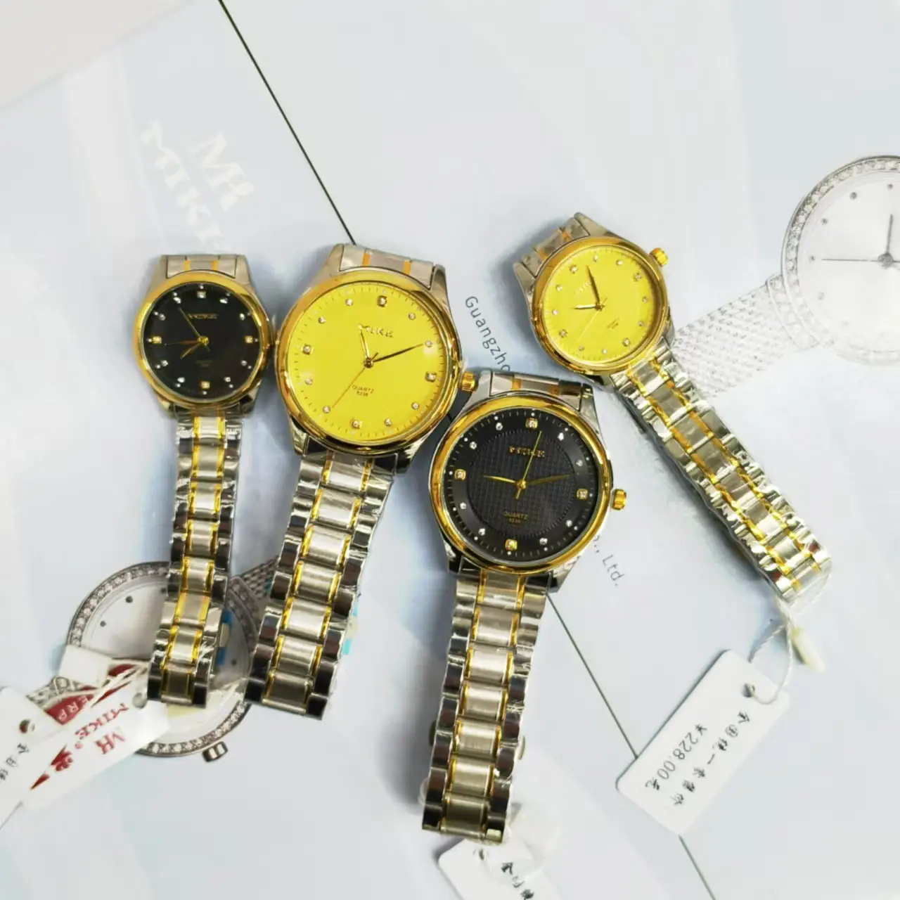 Couple Quartz Watches Gold Silver Strap Waterproof — feature 9