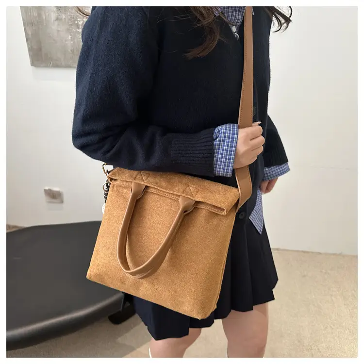 Women's Large Capacity Tan Shoulder Tote Bag 2024 — feature 8