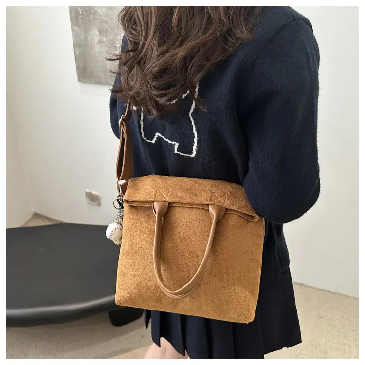 Women's Large Capacity Tan Shoulder Tote Bag 2024 — feature 9