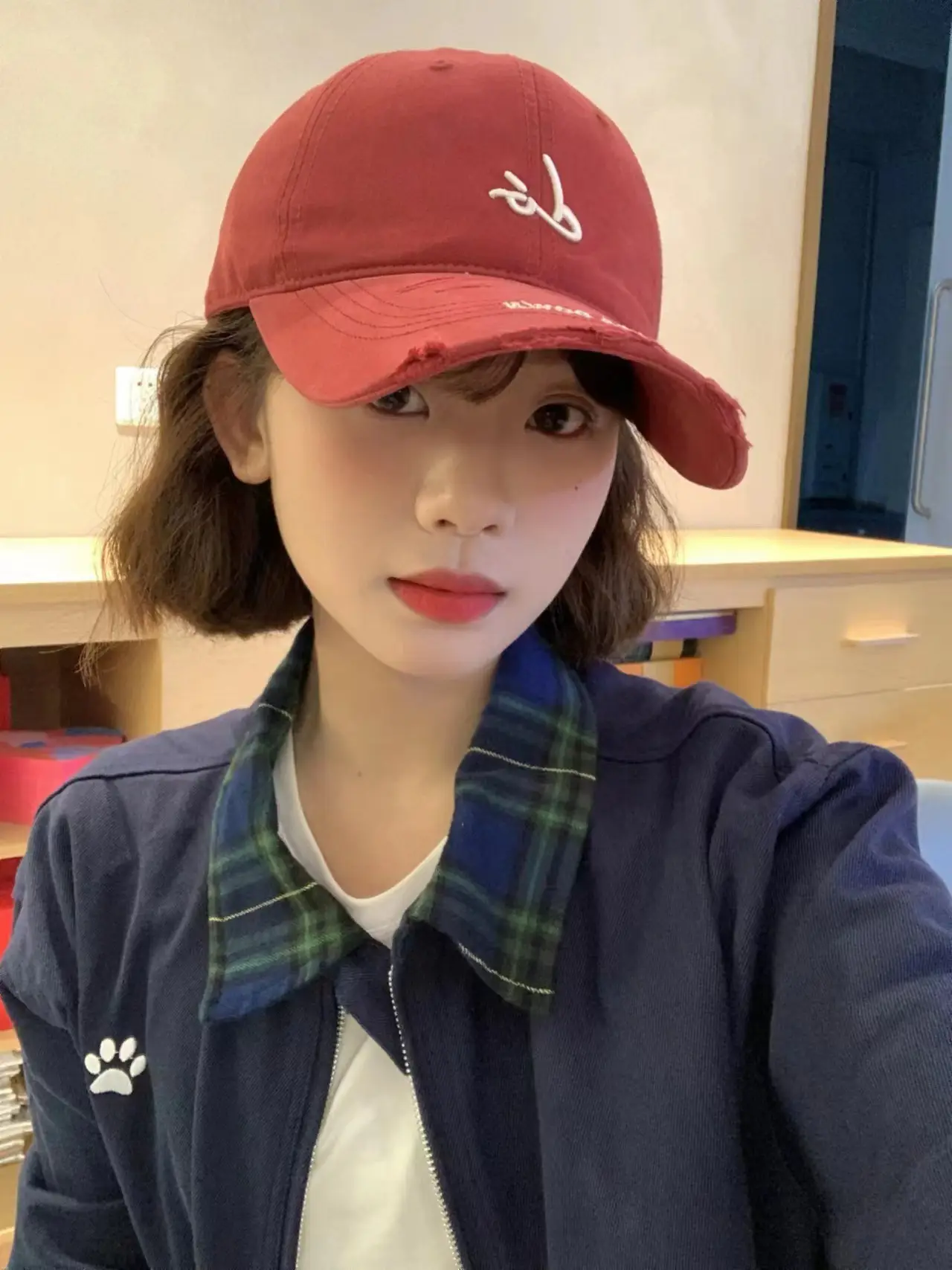 White Embroidered Letter Baseball Cap for Women — feature 7