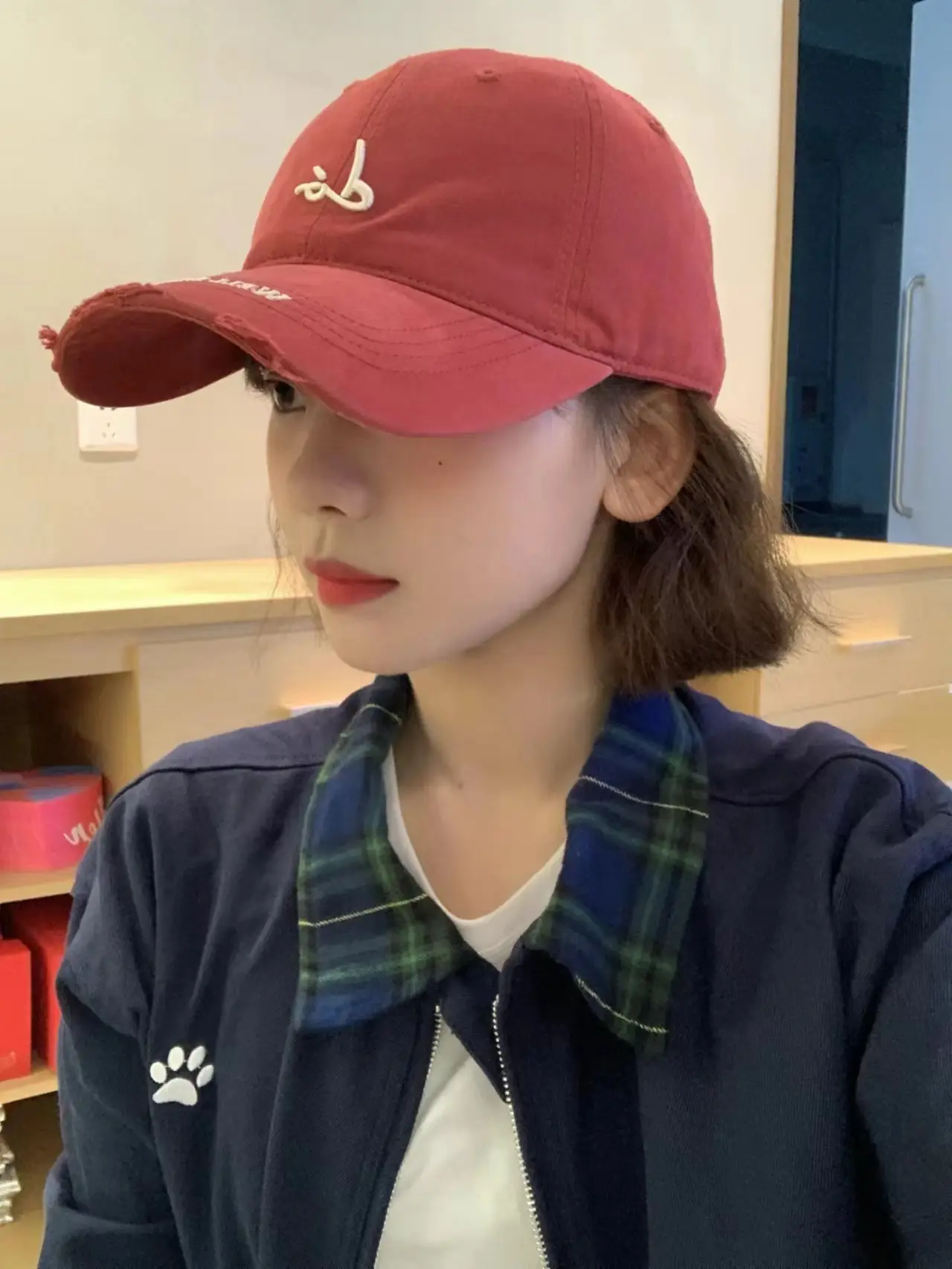 White Embroidered Letter Baseball Cap for Women — feature 9