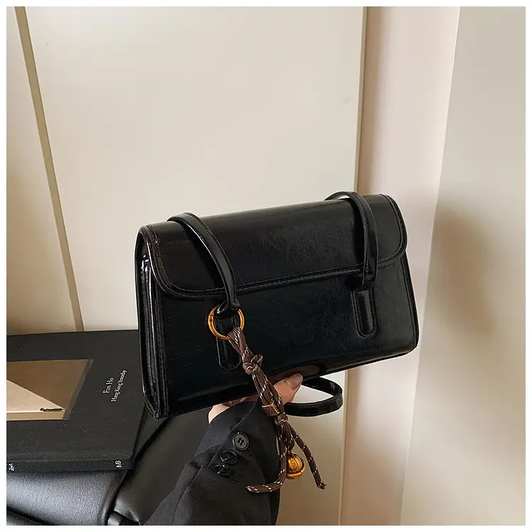 Women's One Shoulder Bag with Chain Strap Beige Large Capacity — feature 13