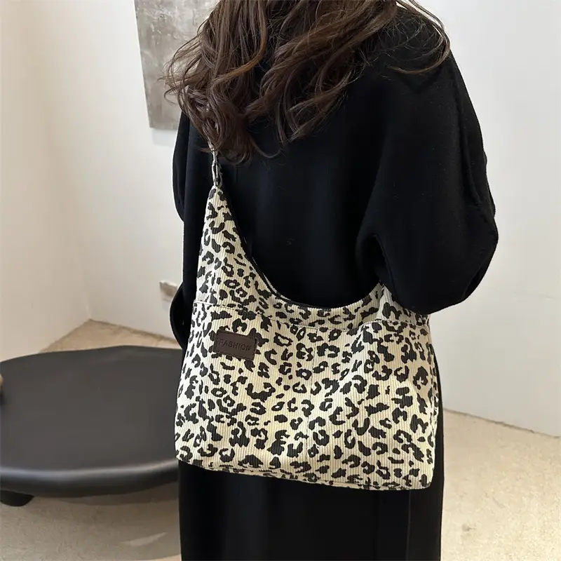 Leopard Tote Bag Large Capacity Underarm Shoulder Bag - Image 4