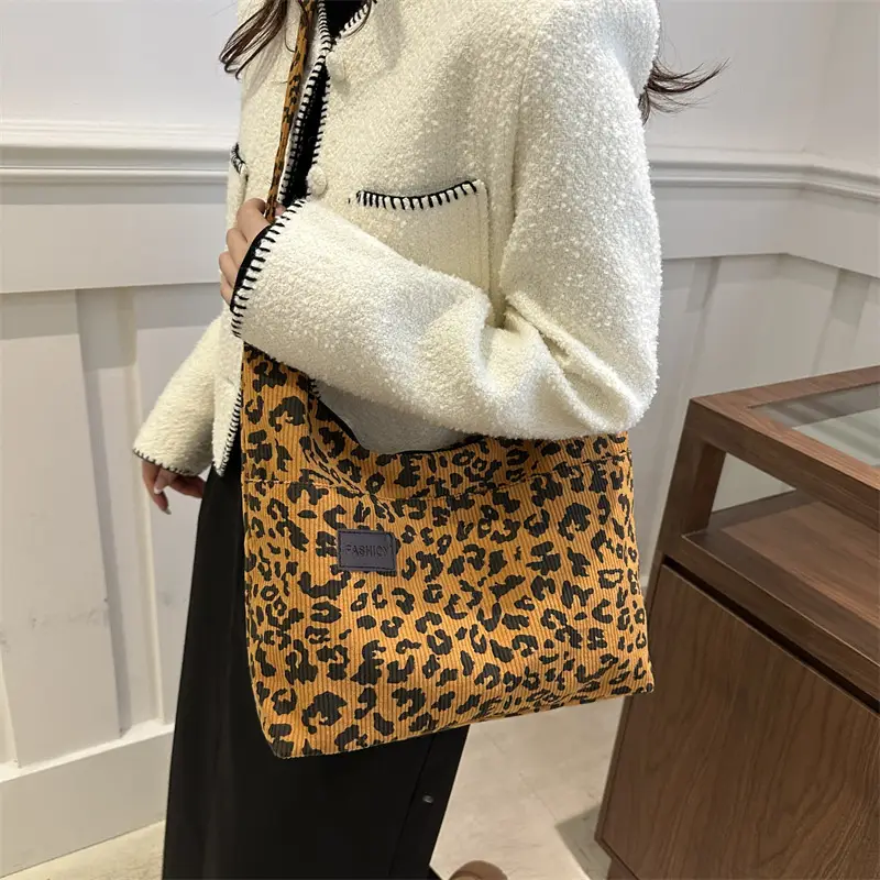 Leopard Tote Bag Large Capacity Underarm Shoulder Bag - Image 5