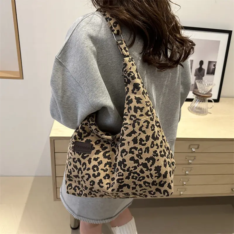 Leopard Tote Bag Large Capacity Underarm Shoulder Bag - Image 6