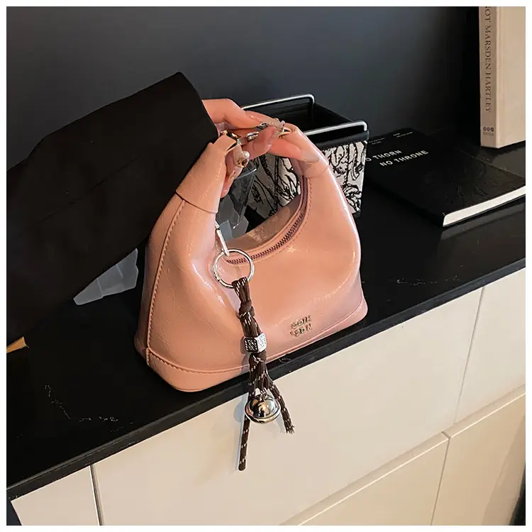 Black Retro Handbag Women's 2025 New — feature 15