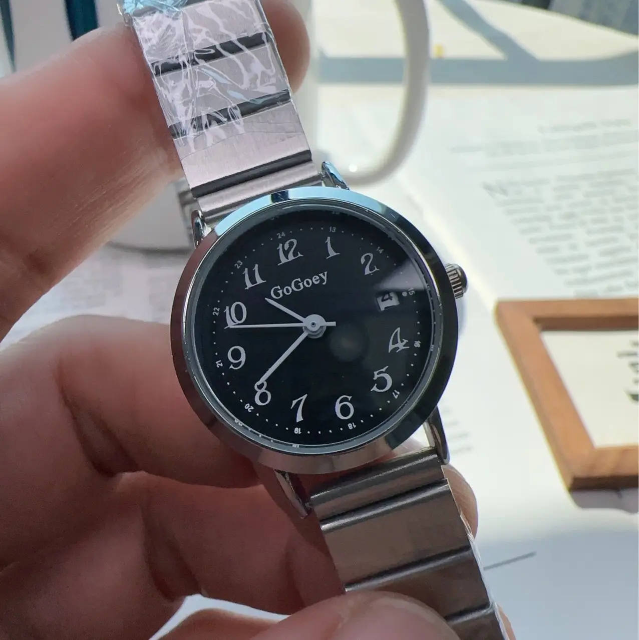 Compact Quartz Watch with Digital Display & Stainless Steel Band - Image 4