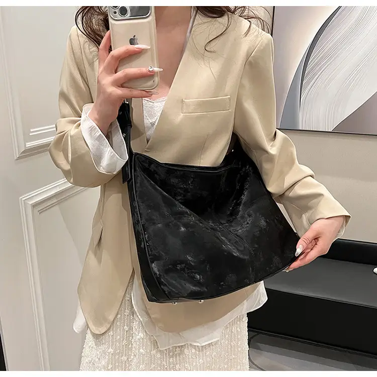 Women's Black Velvet Crossbody Bag Large Capacity — feature 25