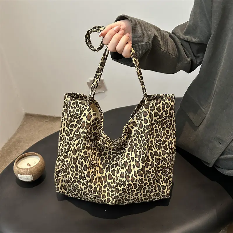 Leopard Print Women's Large Capacity Shoulder Bag - Image 3