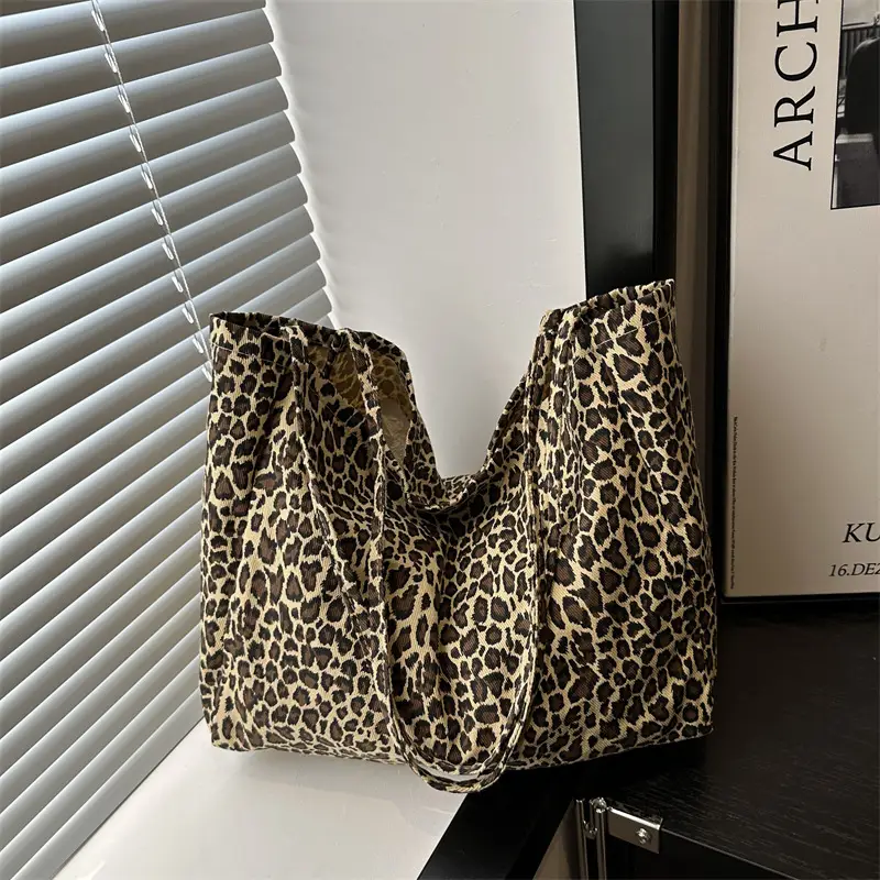 Leopard Print Women's Large Capacity Shoulder Bag - Image 2