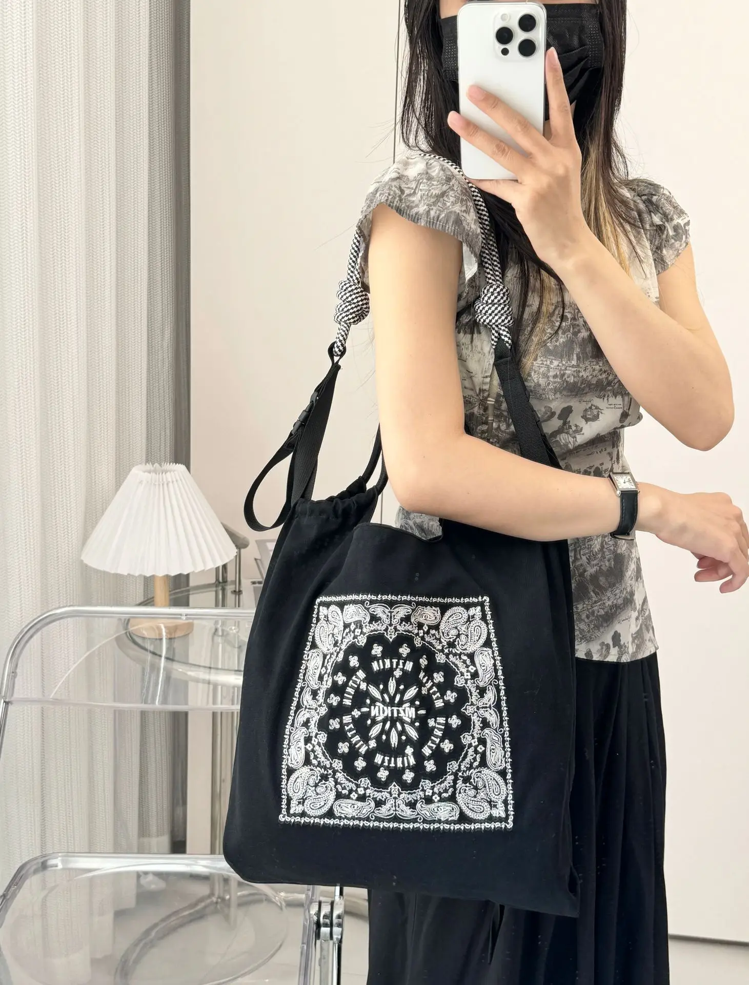Women Embroidered Waterproof Shoulder Bag Black — feature 7