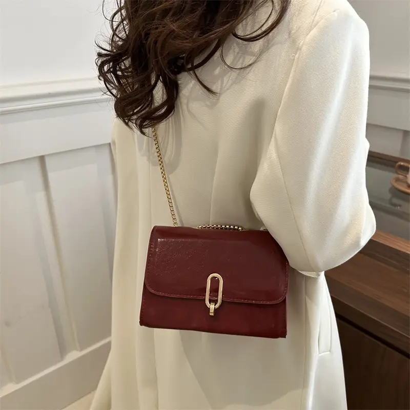 White Western Style Shoulder Bag with Gold Chain - Image 5