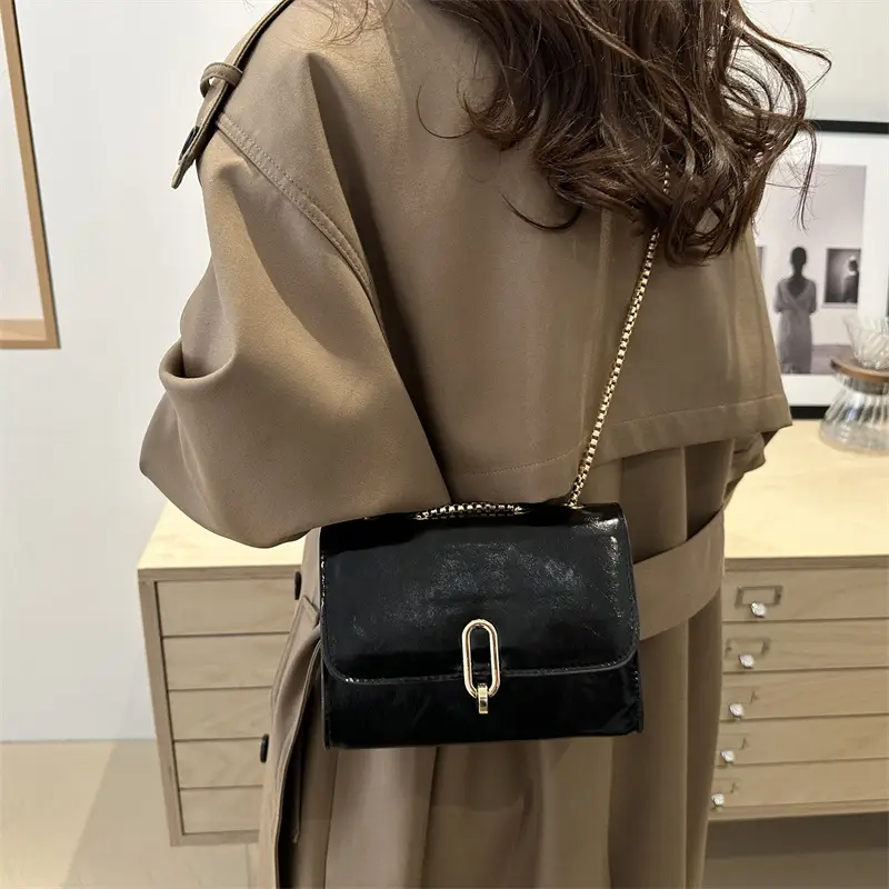 White Western Style Shoulder Bag with Gold Chain - Image 6