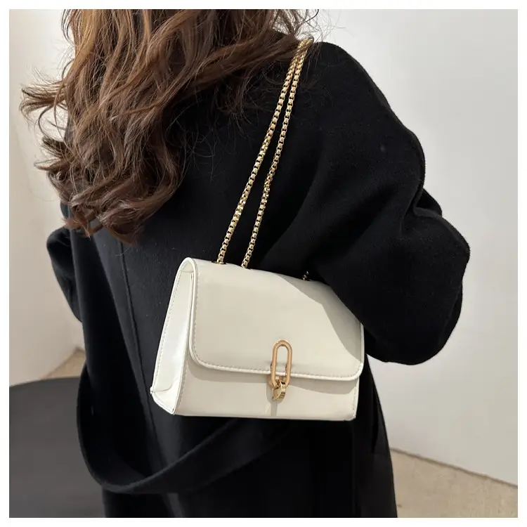 White Western Style Shoulder Bag with Gold Chain — feature 10