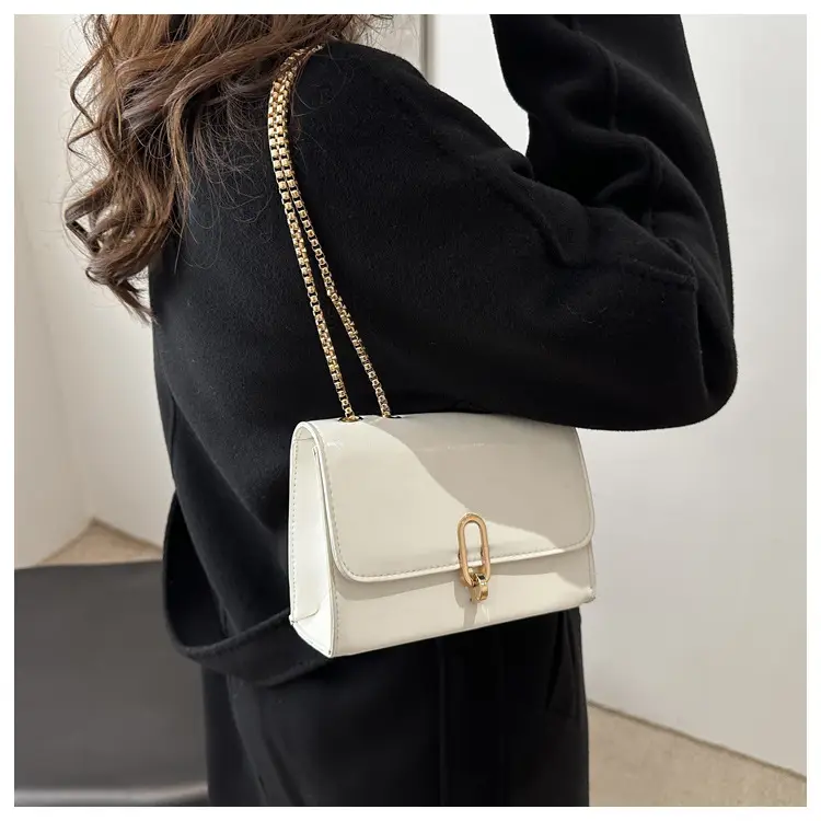 White Western Style Shoulder Bag with Gold Chain — feature 11