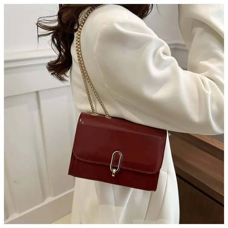 White Western Style Shoulder Bag with Gold Chain — feature 17
