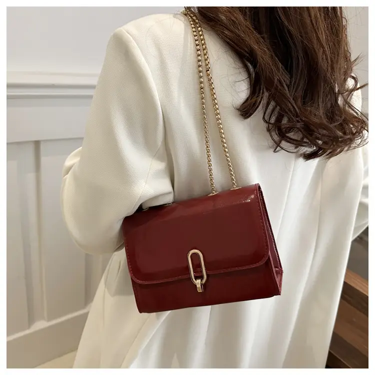 White Western Style Shoulder Bag with Gold Chain — feature 18