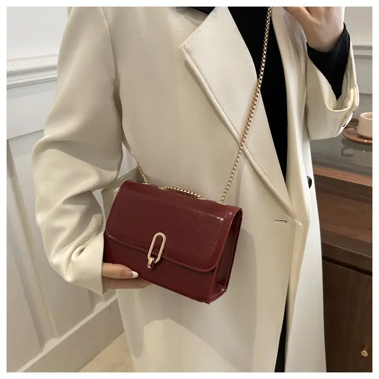 White Western Style Shoulder Bag with Gold Chain — feature 19