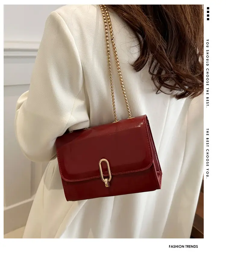 White Western Style Shoulder Bag with Gold Chain — feature 2