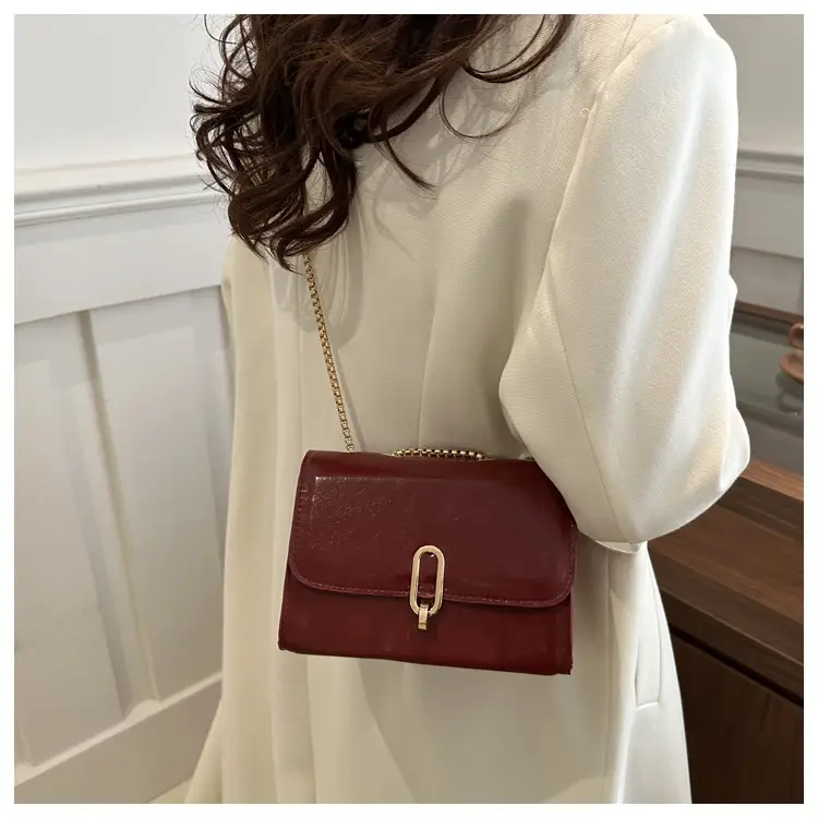 White Western Style Shoulder Bag with Gold Chain — feature 20