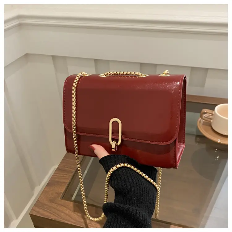 White Western Style Shoulder Bag with Gold Chain — feature 22