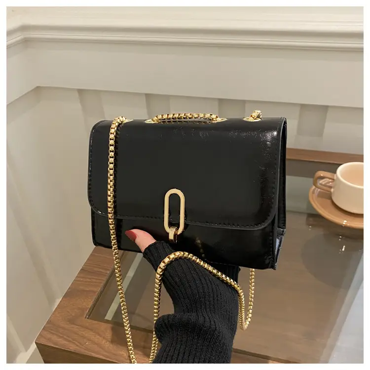 White Western Style Shoulder Bag with Gold Chain — feature 23