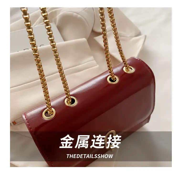 White Western Style Shoulder Bag with Gold Chain — feature 6
