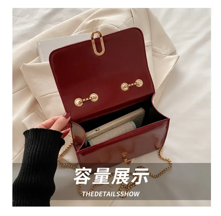 White Western Style Shoulder Bag with Gold Chain — feature 7