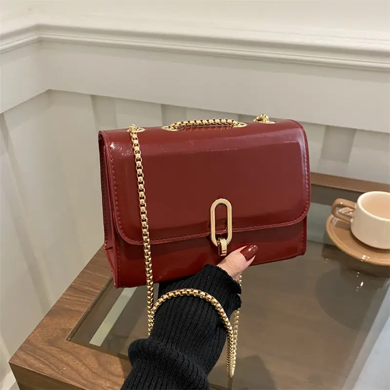 White Western Style Shoulder Bag with Gold Chain - Image 3