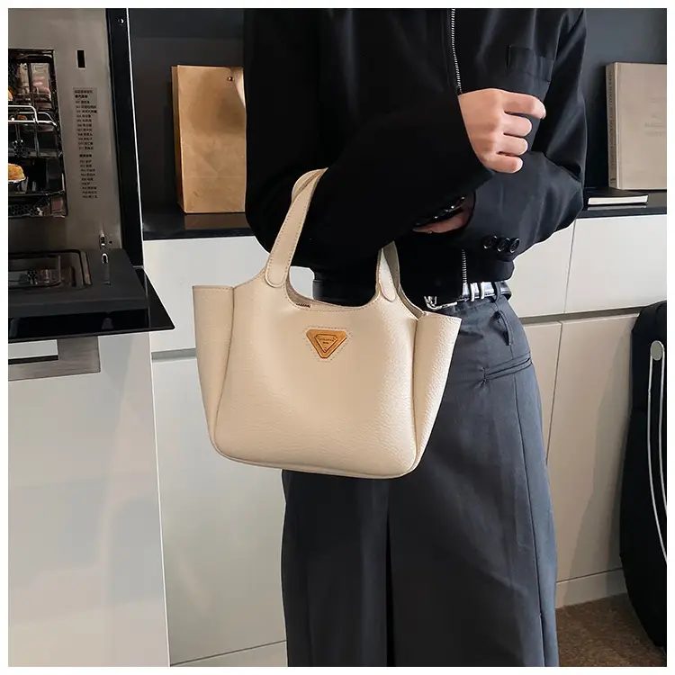 Women's Black Leather Shoulder Crossbody Bag 2025 New Arrival — feature 17