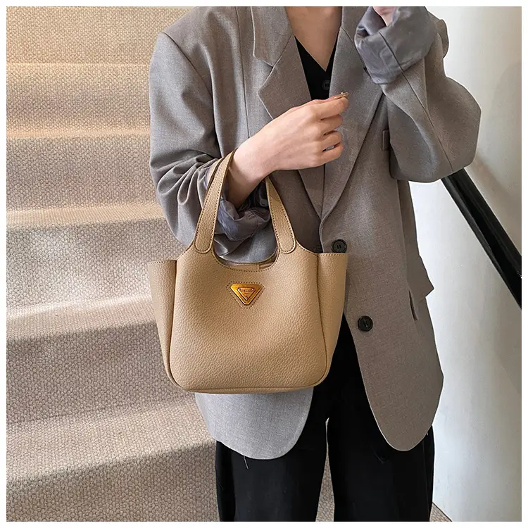 Women's Black Leather Shoulder Crossbody Bag 2025 New Arrival — feature 9