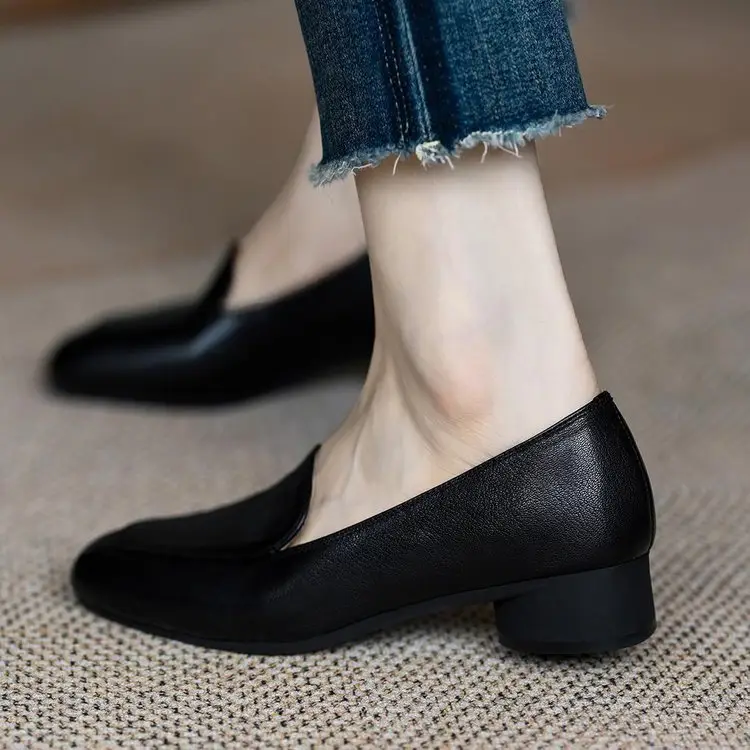 Loafers Soft Sole Mom Middle-Aged Work Shoes Leather Shoes Casual 2025 Spring New Beanie Women's Shoes Shallow Mouth Flats — feature 1