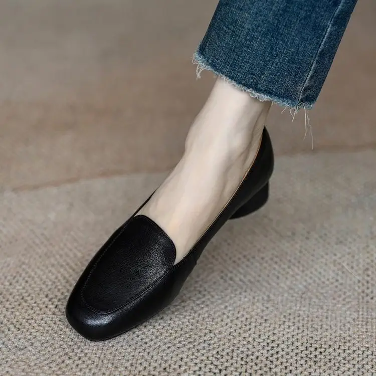 Loafers Soft Sole Mom Middle-Aged Work Shoes Leather Shoes Casual 2025 Spring New Beanie Women's Shoes Shallow Mouth Flats — feature 3